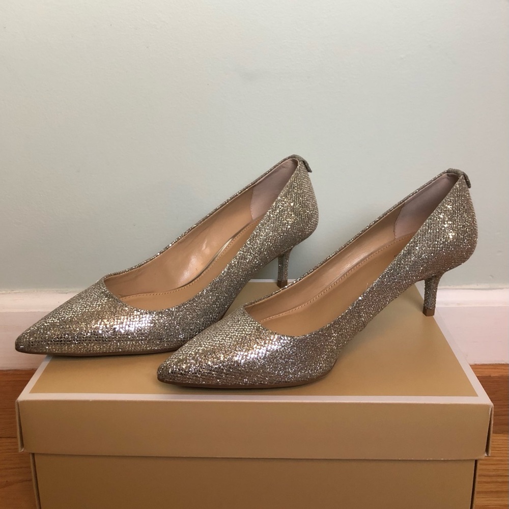 MICHAEL KORS Flex Kitten Pump